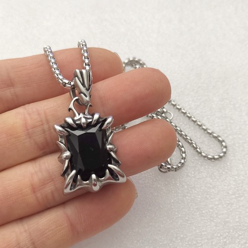 Collana con ciondolo - , pietra