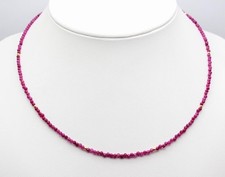 Collana con perle di pietre