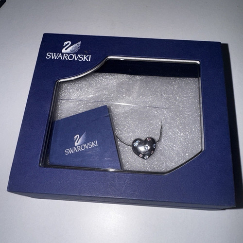 Collana con ciondolo pavè