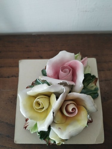 Gruppo tre rose in - di,