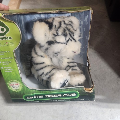Wowwee white tiger cub - tiger,