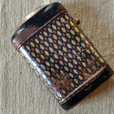 Antica torcia di latta decorata.