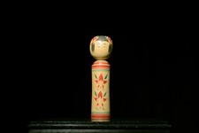 Bambola giapponese in legno