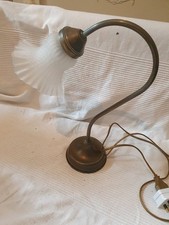 Lampada da tavolo effetto ottone base paralume vetro scanalato