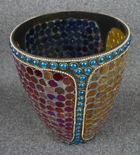 vaso in vetro con mosaici colorato