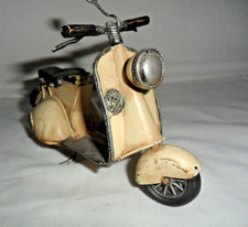 VECCHIO MODELLINO DEL SECOLO SCORSO IN LATTA LAMBRETTA A DUE POSTI