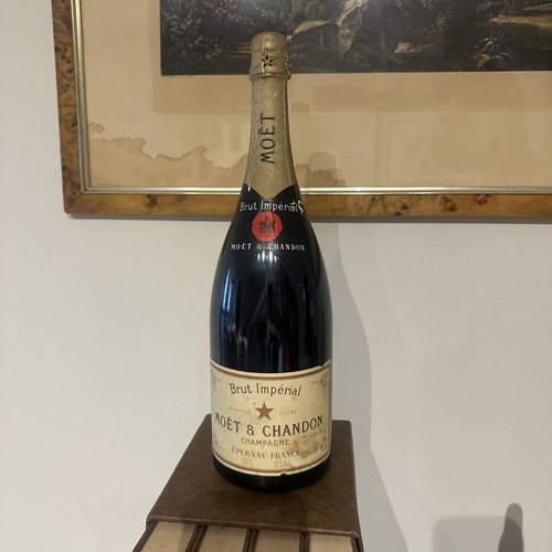 Moet chandon champagne - chandon,