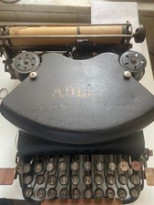 Macchina da scrivere "Adler N