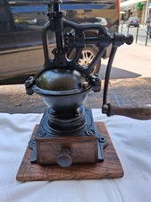 ANTICO MACININO DA CAFFE A  MANOVELLA IN FERRO O GHISA CON CASSETTO  VEDI FOTO