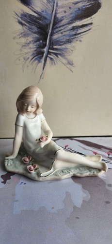 Figurina porcellana ragazza - in,
