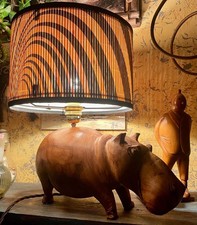 Lampada da tavolo in legno