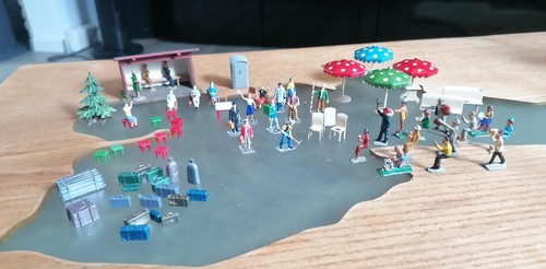 Lotto figurine pezzi - 75,