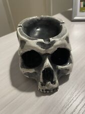 Posacenere/Portacandele a forma di teschio fatto a mano in pietra.