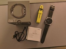 Garmin Fenix 7 Smartwatch 47 mm – Perfetto – Nero/Giallo con accessori Originali