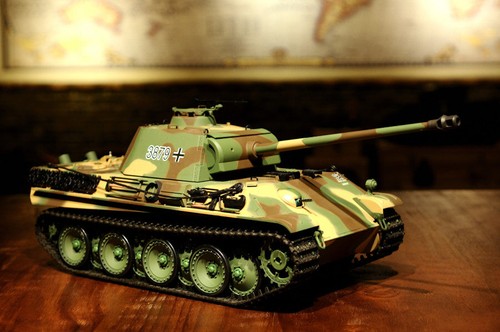 Carro armato radiocomandato