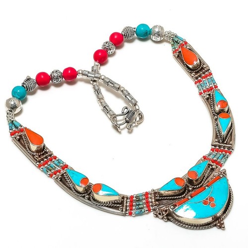 Collana con pietre preziose