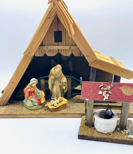 Antico presepe con statuine - , in
