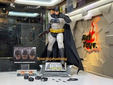 Hot Toys CMS024 Batman: Il
