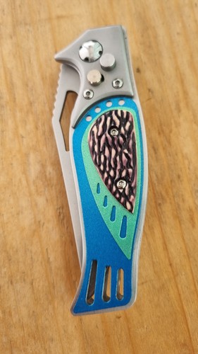 Coltello pieghevole a scatto - a,