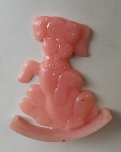 Dondolo cucciolo seduto
