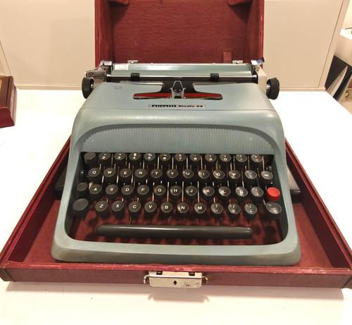 Olivetti studio typewriter - studio, 44