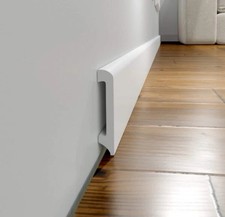 Battiscopa bianco in