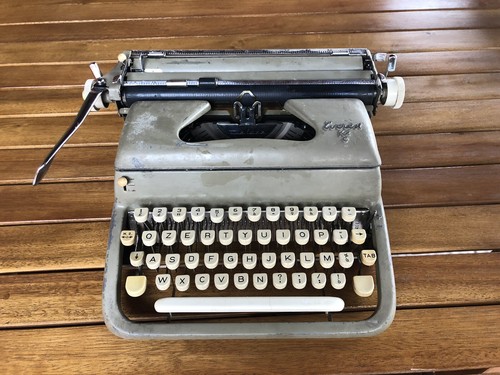 Macchina scrivere olivetti - da,