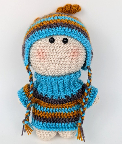 Bambola amigurumi fatta - bambola, cm