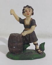 I123955 Pastorello Presepe - statuina in resina - Uomo con botte - 9 cm