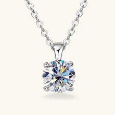 Collana creata in laboratorio