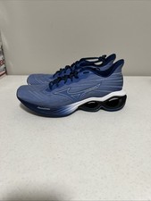New Mens Sz 9 EU 42 Mizuno