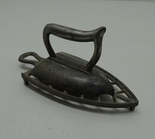 RARO FERRO DA STIRO GIOCATTOLO IN ALLUMINIO EPOCA 1950 _ M- 724