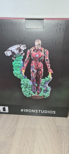 Statua iron man - man, scala