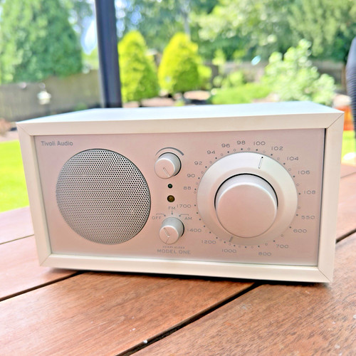 Radio tivoli audio model - am/fm,