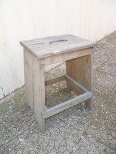 Sgabello rustico antico in