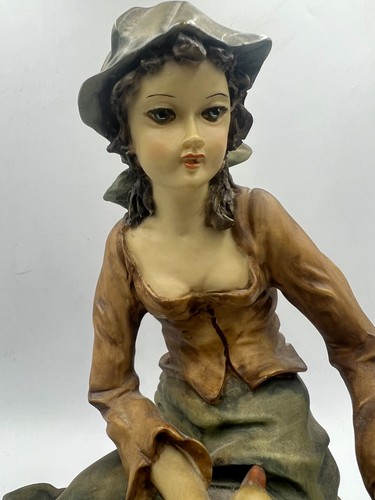 Statuina vintage ragazza