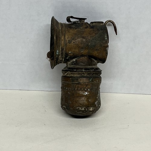 Antica lampada testa minatore