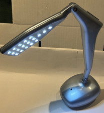 Lampada da tavolo/scrivania moderna Artemide SUI 2007 a LED di Carlotta de Bevilacqua