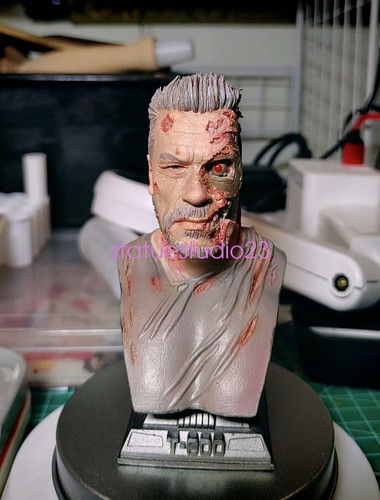 The terminator t800 - the, statua