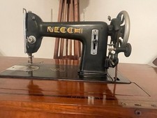 Macchina da cucire necchi