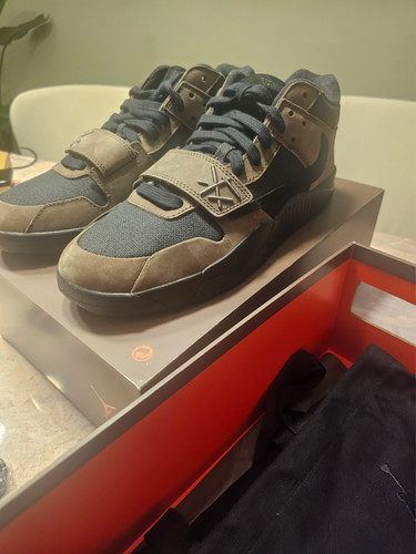 Travis scott jordan jumpman - x,