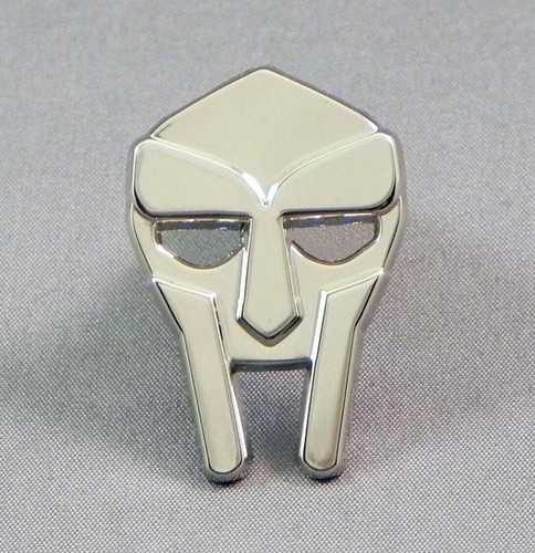 Doom mask pin badge - mask,
