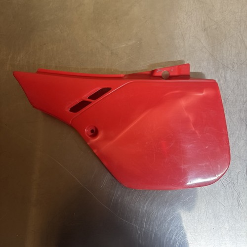 Targa laterale rossa ufo - targa,