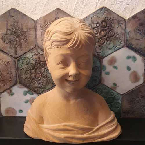 Busto fanciulla scolpita - , in