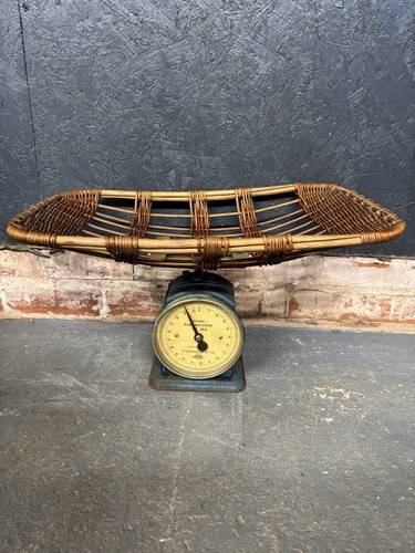 Baby weighing scales hughes - weighing,