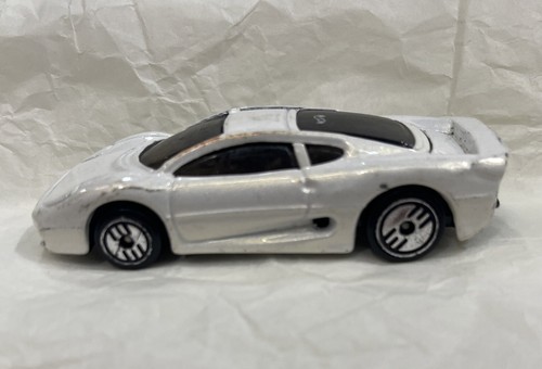 Jaguar xj220 64 scale - 1/64,