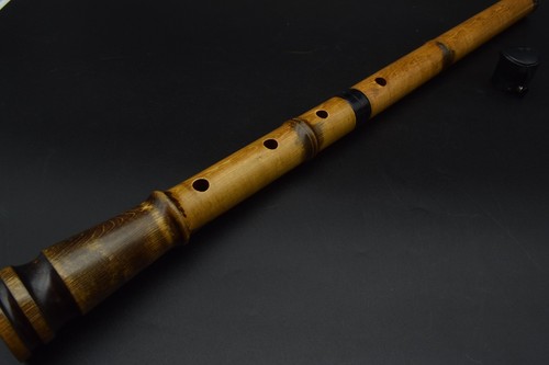Antico strumento flauto - a,