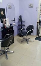 Arredamento completo per salone parrucchieri usato