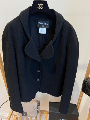 Chanel 12p tweed black logo - chanel,