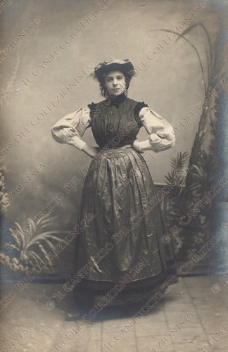 Ritratto gentildonna abito